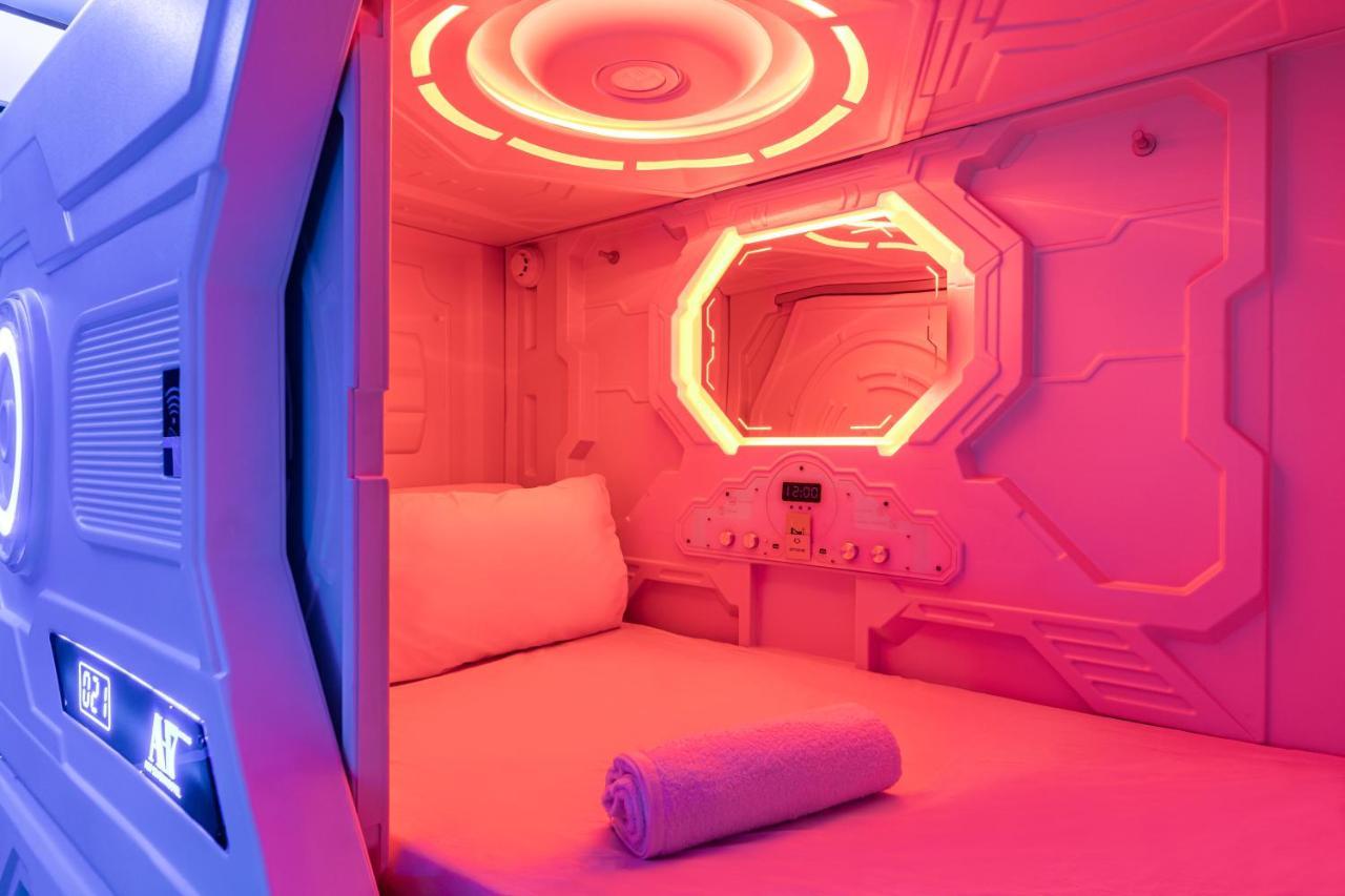 Single Capsule Pod Mixed Dormitory